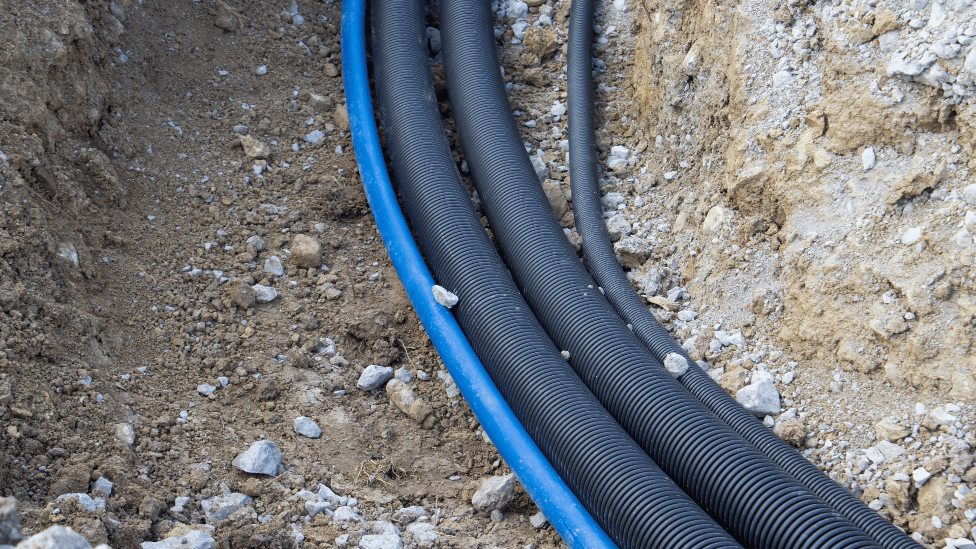 Gaines électriques bleues en tranchée détection réseaux